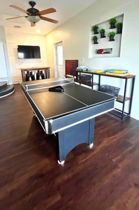 Spacious Lawton Escape With Game Room Near Fort Sill Sleeps 6 Ngoại thất bức ảnh