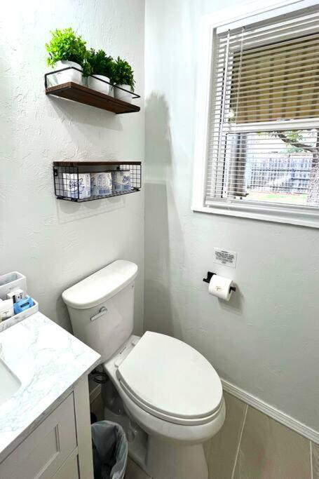 Spacious Lawton Escape With Game Room Near Fort Sill Sleeps 6 Ngoại thất bức ảnh